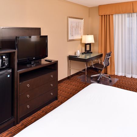 Holiday Inn Express Breezewood By Ihg Exterior foto
