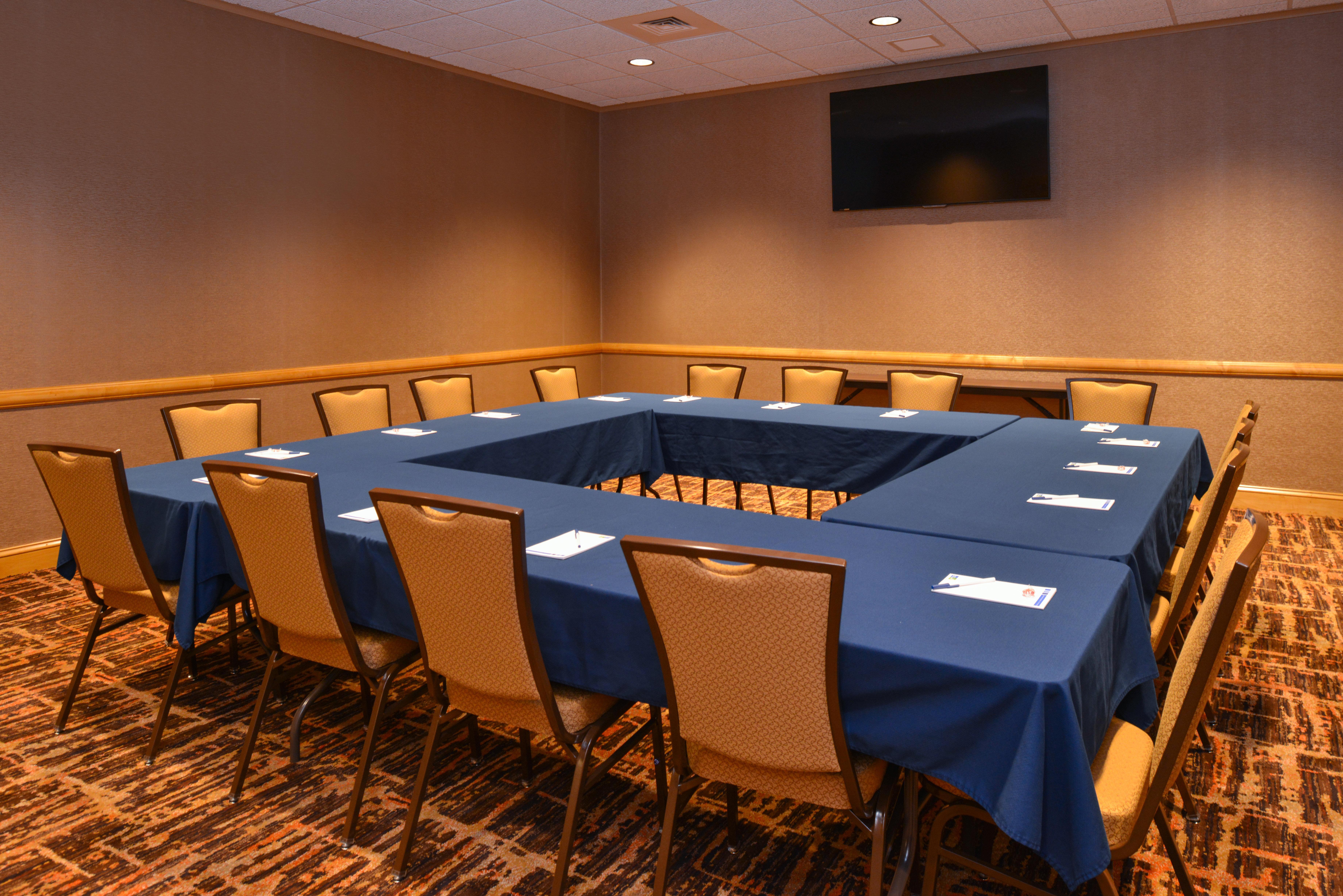 Holiday Inn Express Breezewood By Ihg Exterior foto