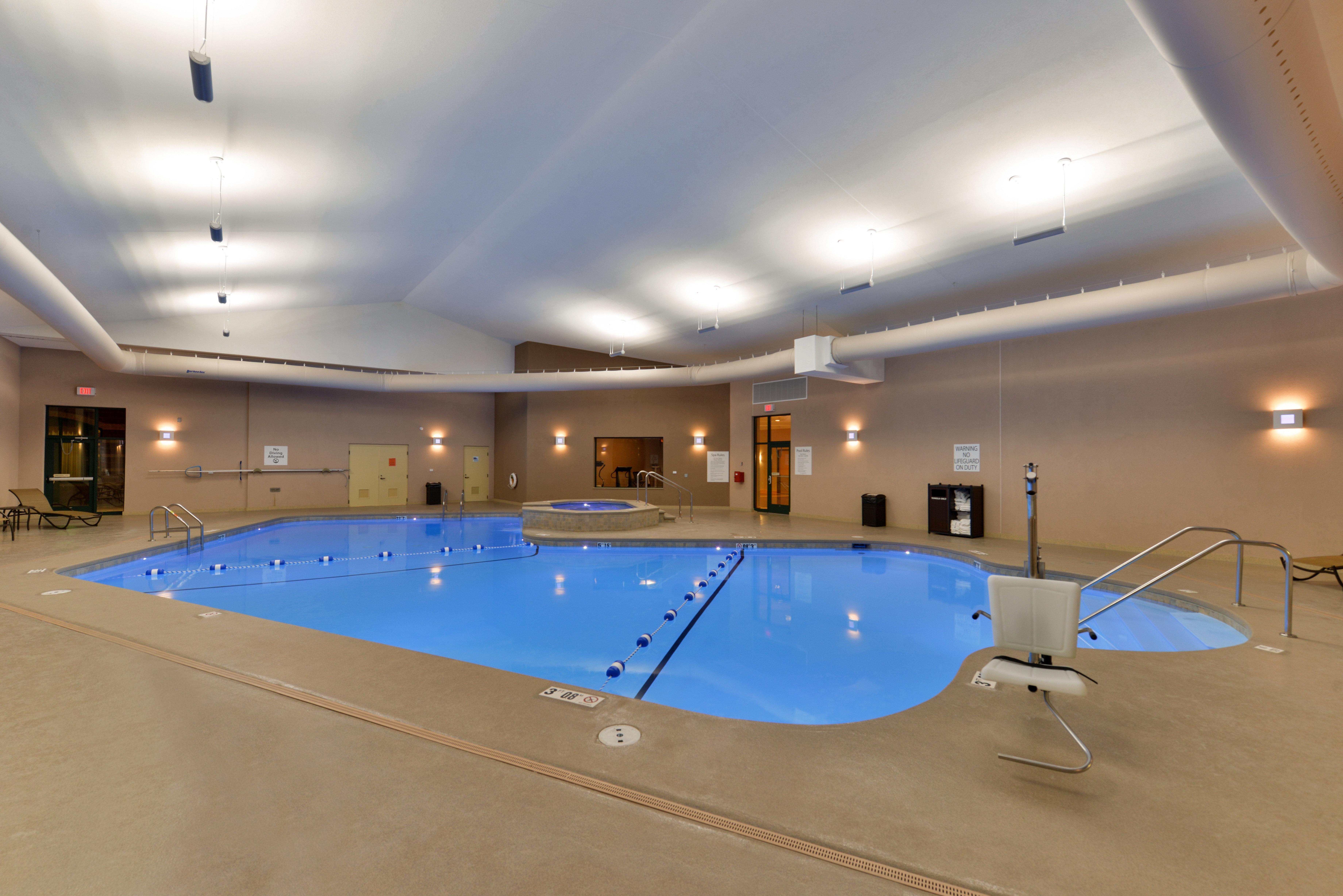 Holiday Inn Express Breezewood By Ihg Exterior foto